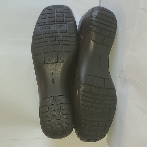 Easy Street Women's Purpose Slip-on, Brown, 9X Wide - Picture 4 of 11